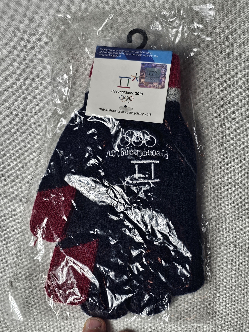official PyeongChang 2018 Winter Olympics "Finger Heart" Gloves NWT
